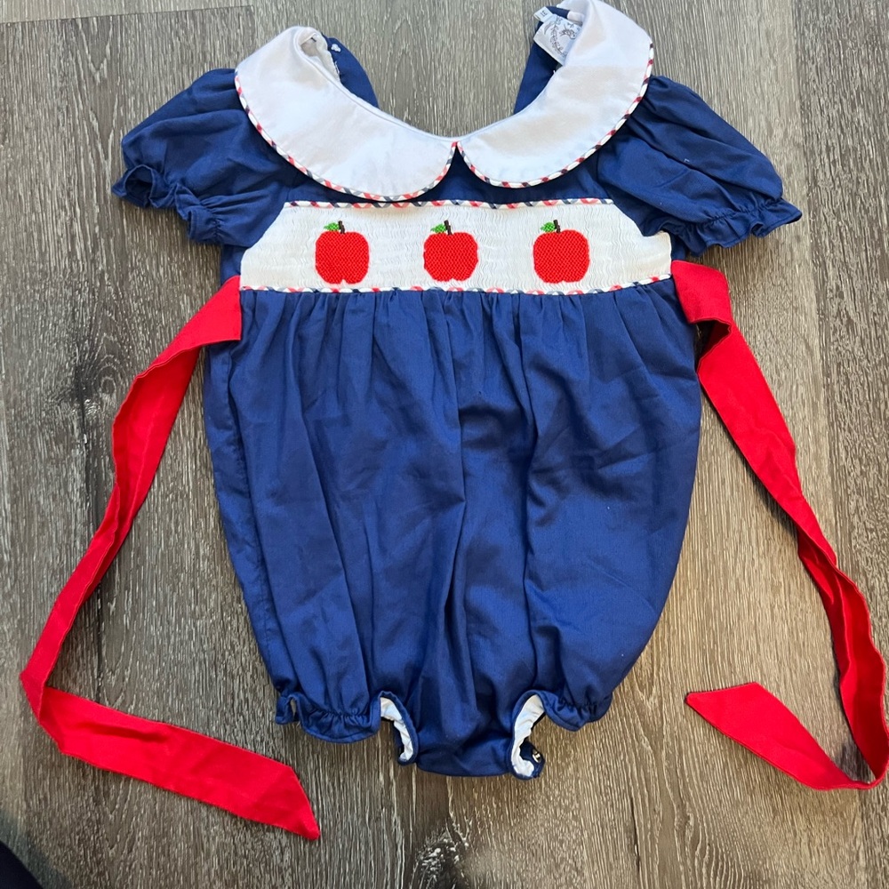 Apple bubble 3T Bella bean brand smocked